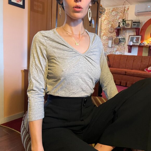 Classic Y2K reitmans cotton spandex grey v neck ¾ sleeve shirt - Picture 2 of 14